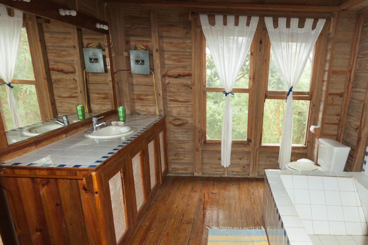 Roatan Bed & Breakfast Apartments เวสต์เอนด์ ภายนอก รูปภาพ