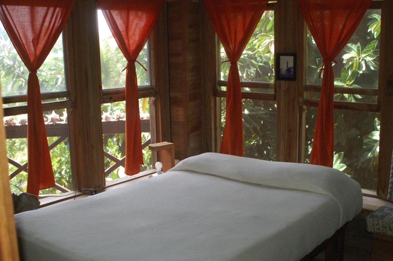 Roatan Bed & Breakfast Apartments เวสต์เอนด์ ภายนอก รูปภาพ