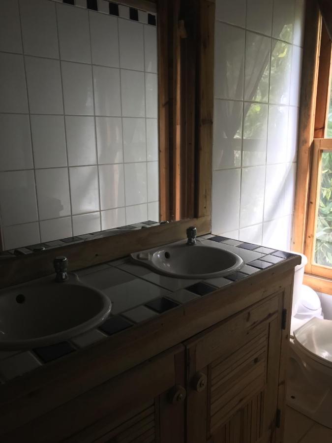 Roatan Bed & Breakfast Apartments เวสต์เอนด์ ภายนอก รูปภาพ