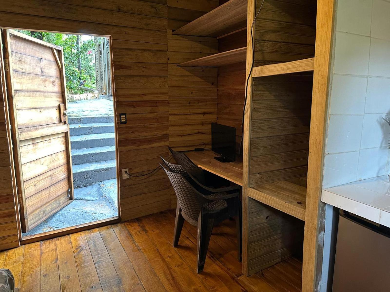 Roatan Bed & Breakfast Apartments เวสต์เอนด์ ภายนอก รูปภาพ