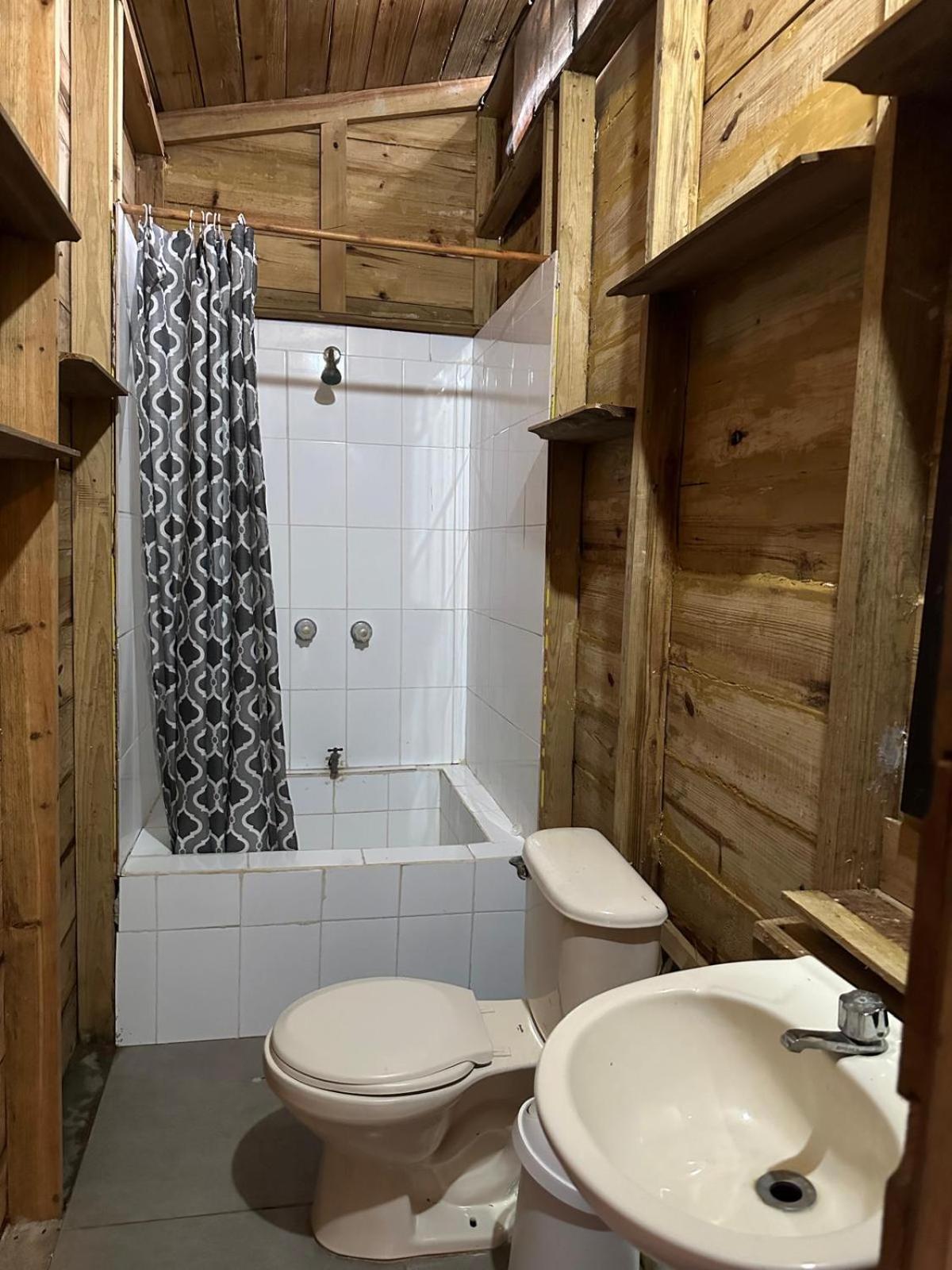 Roatan Bed & Breakfast Apartments เวสต์เอนด์ ภายนอก รูปภาพ