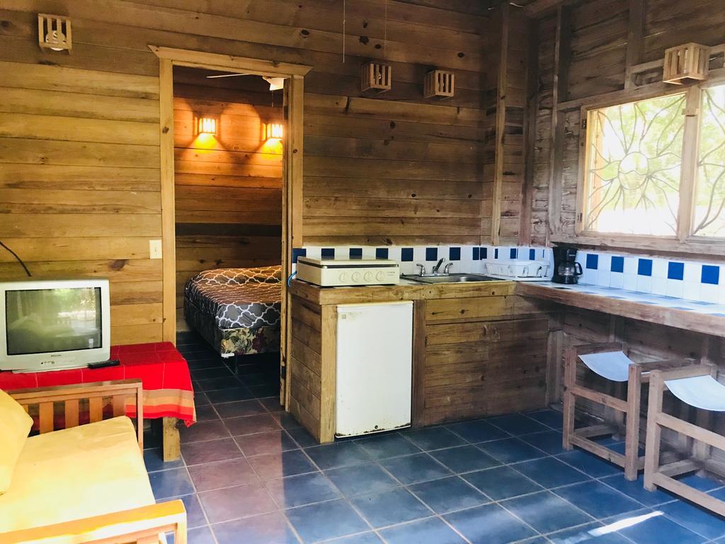 Roatan Bed & Breakfast Apartments เวสต์เอนด์ ภายนอก รูปภาพ