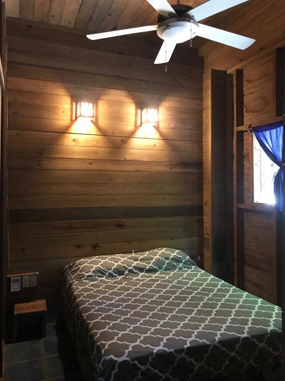 Roatan Bed & Breakfast Apartments เวสต์เอนด์ ภายนอก รูปภาพ