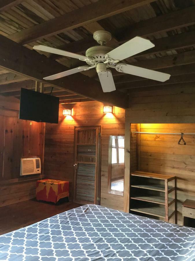 Roatan Bed & Breakfast Apartments เวสต์เอนด์ ภายนอก รูปภาพ